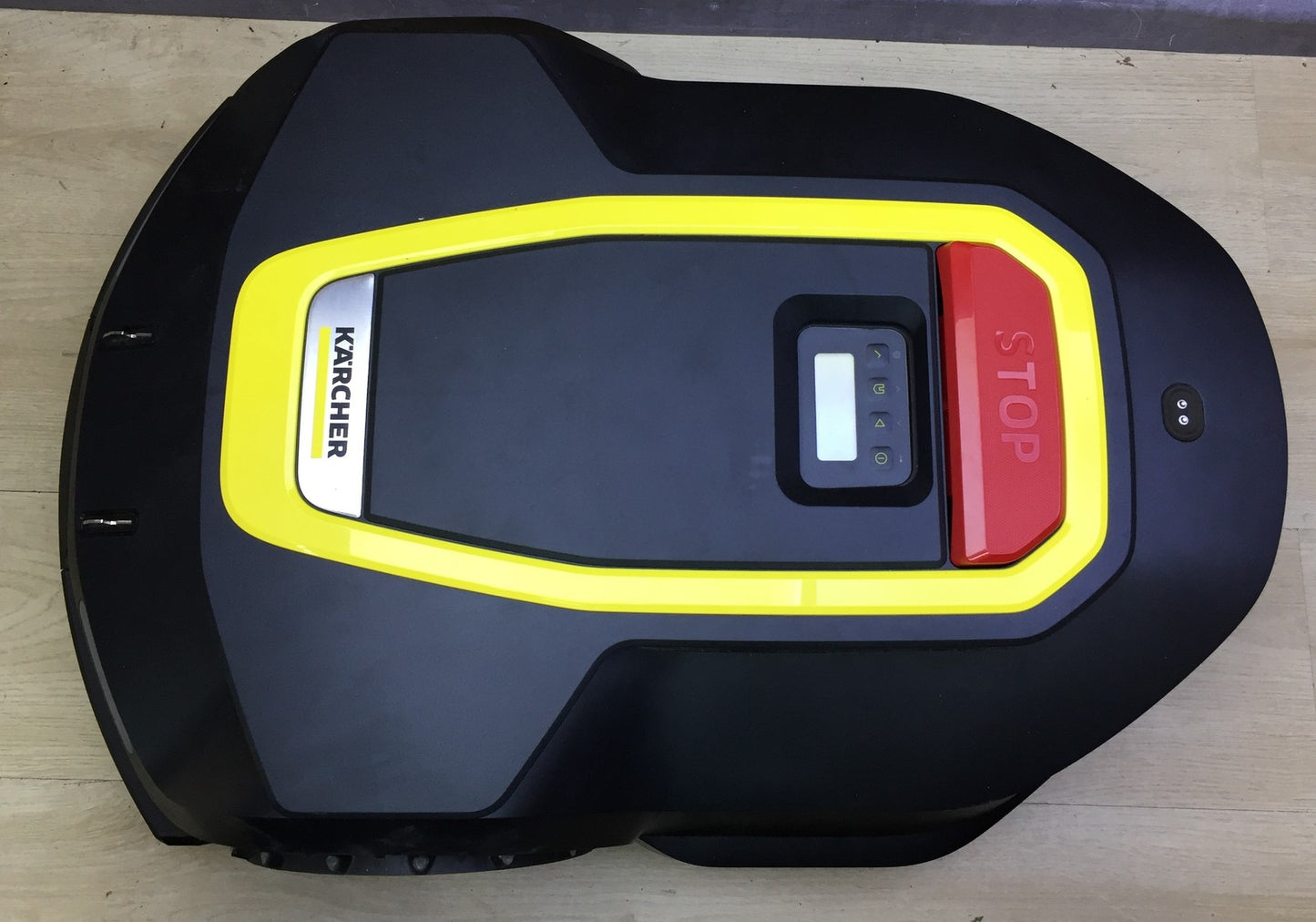 Kärcher RCX 6 robotic lawnmower Performance up to 3,000 m² All-wheel drive GPS RTK camera