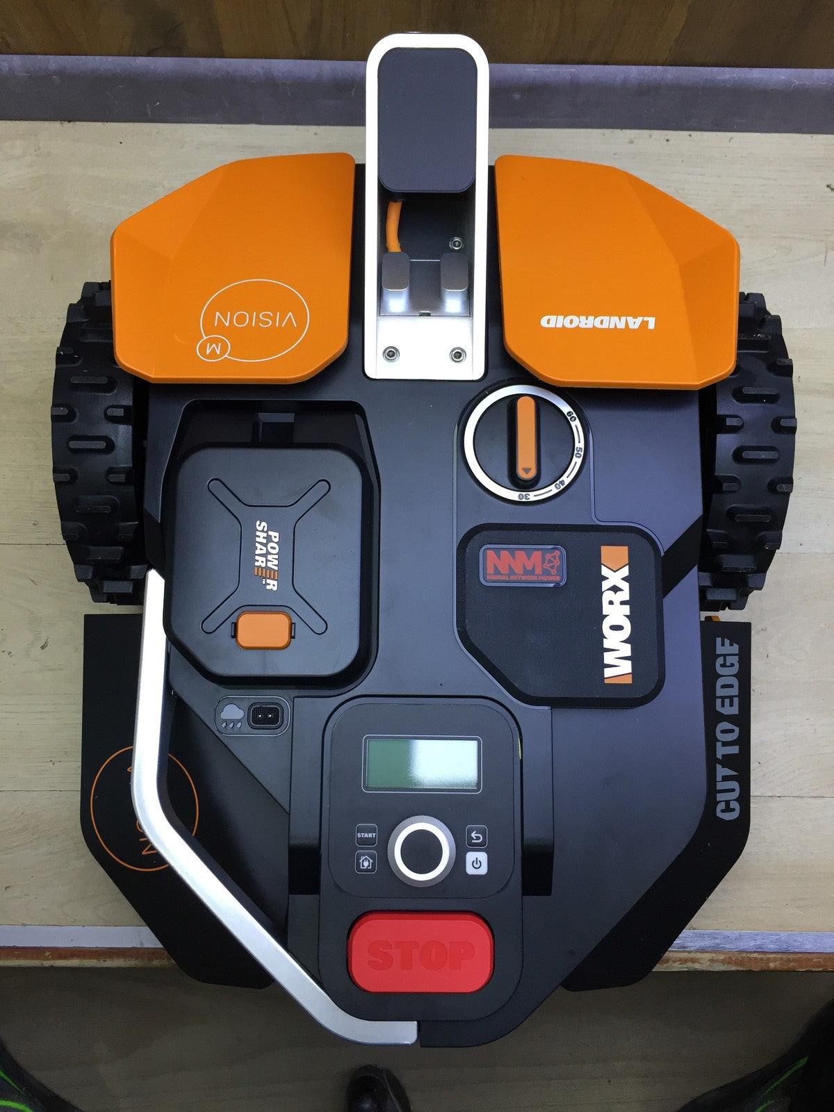 WORX Landroid Vision M600 robotic lawnmower WR206E.1 for gardens up to 600m², I33150
