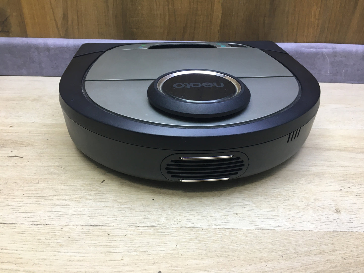 Neato Robotics Botvac D7 Connected vacuum robot with charging station, I31182
