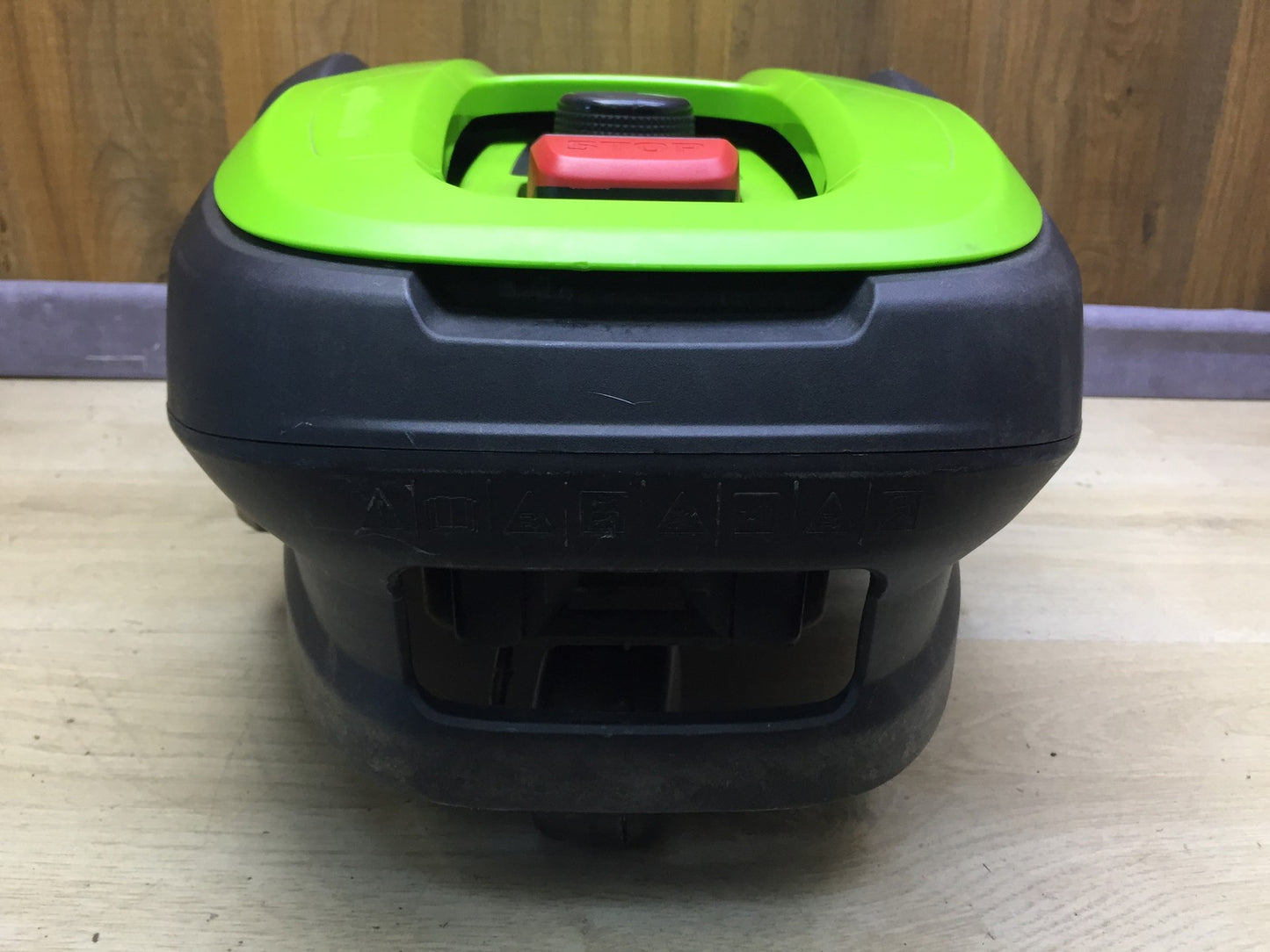Greenworks Optimow S Mähroboter (2516807), für Rasenflächen bis 300 m2, I34178