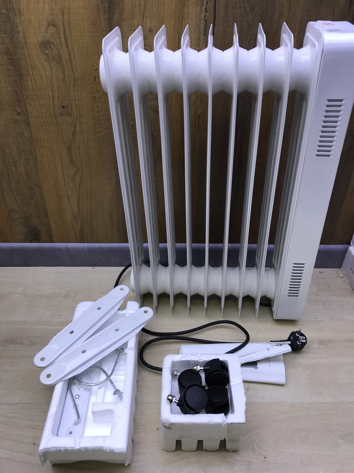Acelectronic OH-200XA-9 Oil-filled Radiator 2000W with Remote Control, I26025