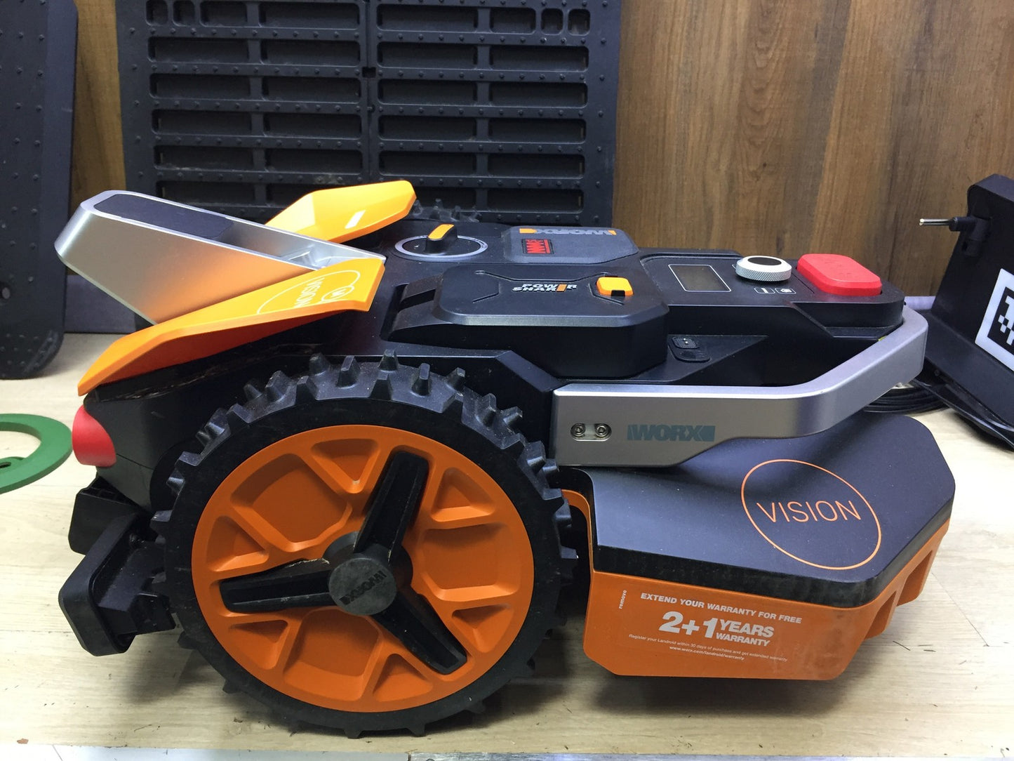 WORX Landroid Vision M600 Mähroboter WR206E.1 für Gärten bis 600m², I34179