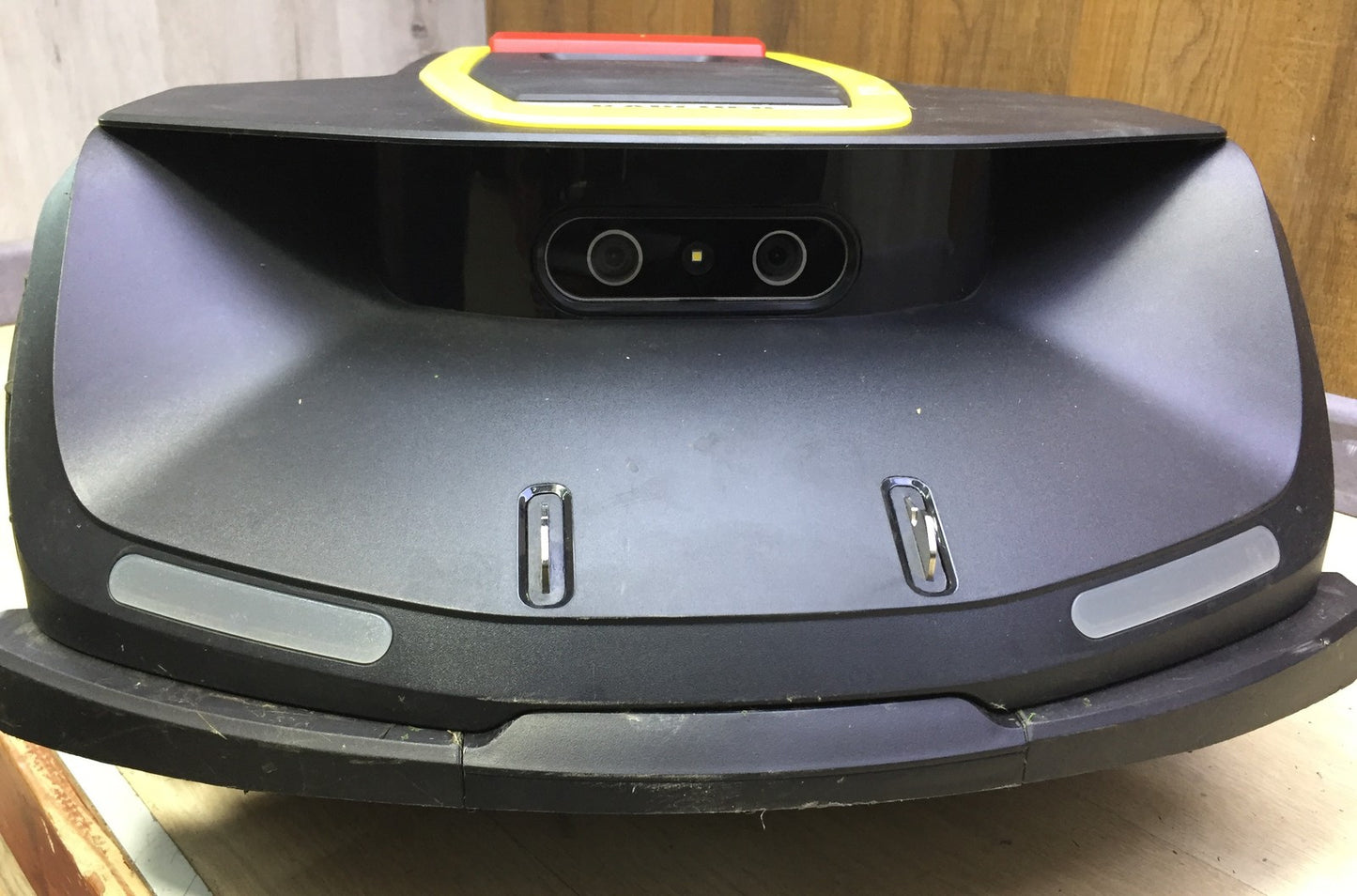 Kärcher RCX 6 robotic lawnmower Performance up to 3,000 m² All-wheel drive GPS RTK camera