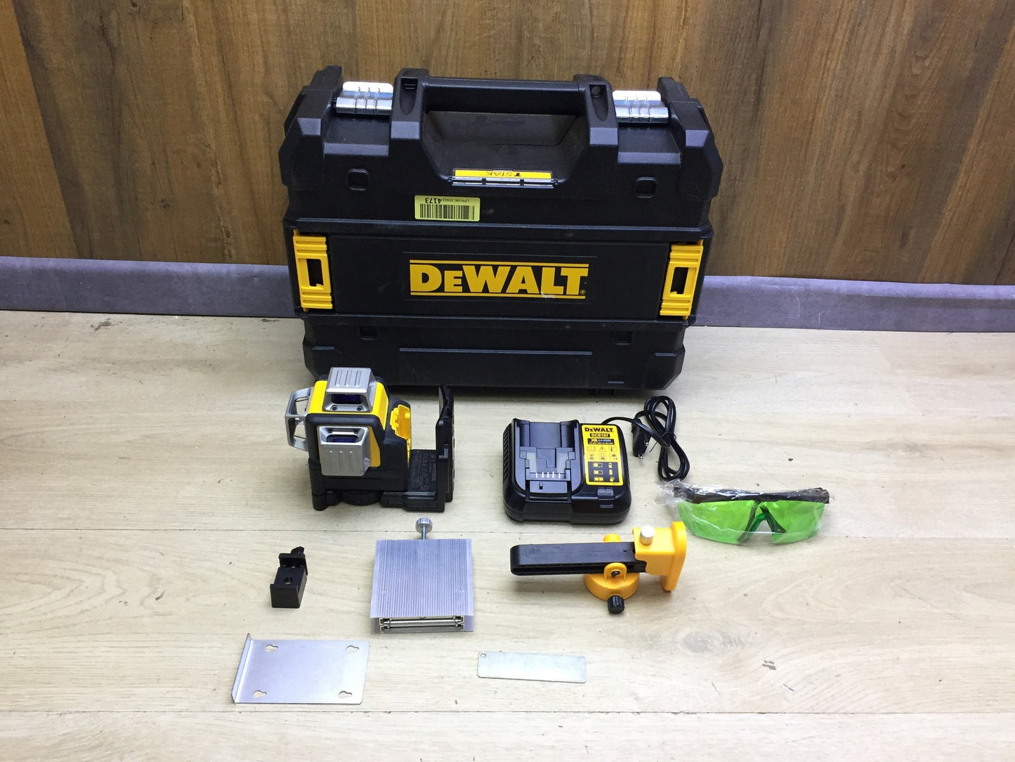 Dewalt cross line laser DCE089G without battery 2.0 Ah, I33106