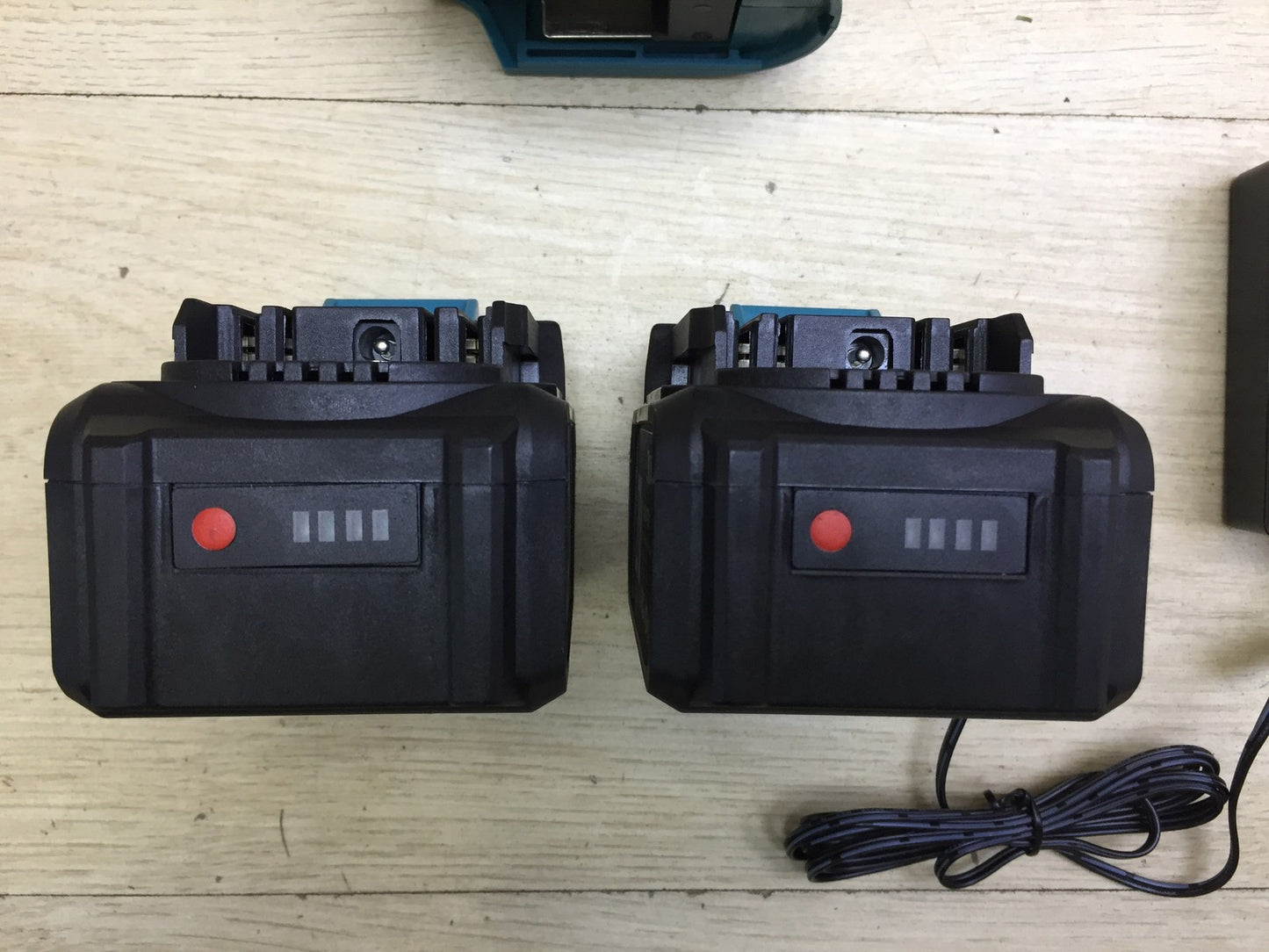 Aokia FH-8821B cordless impact wrench, including 2x 21V 4.0Ah batteries and charger, I33247