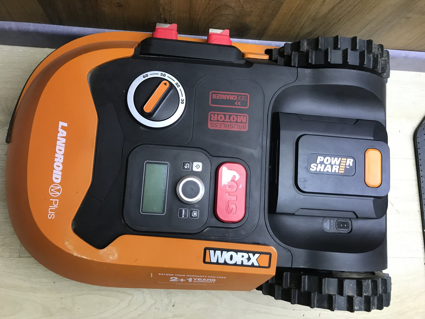 WORX Landroid M700 PLUS WR167E robotic lawnmower for gardens up to 700 sqm, I30513