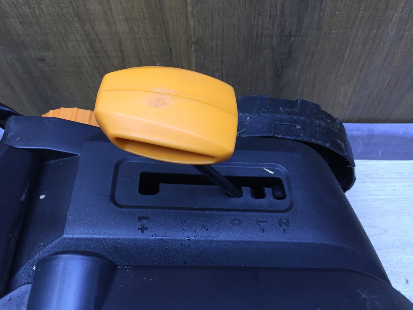 WORX Nitro Akku-Vertikutierer & Rasenlüfter WG855E Solo, bis zu 400 ㎡, I34145