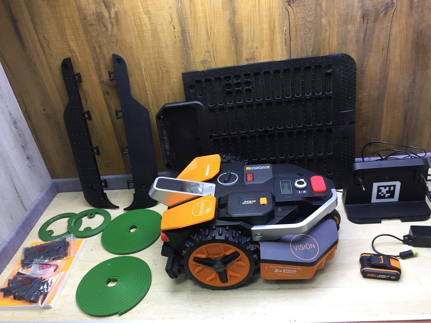 WORX Landroid Vision M600 Mähroboter WR206E.1 für Gärten bis 600m², I33585