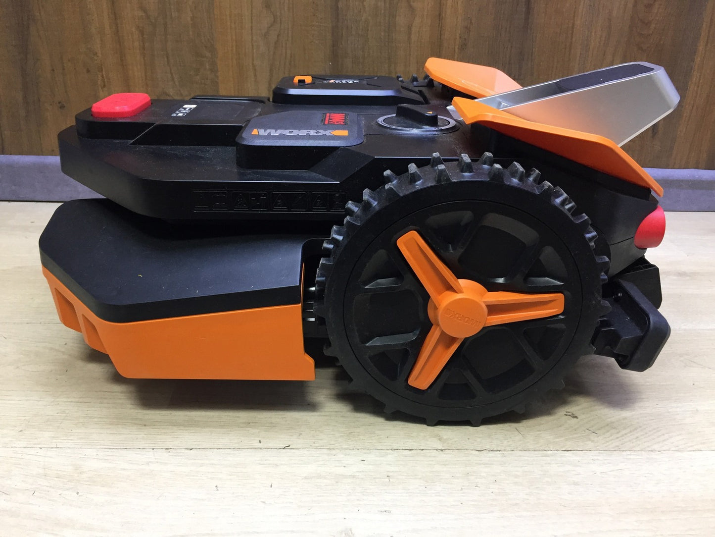 WORX Landroid Vision S250 robotic lawnmower WR202E for gardens up to 250m², I33171