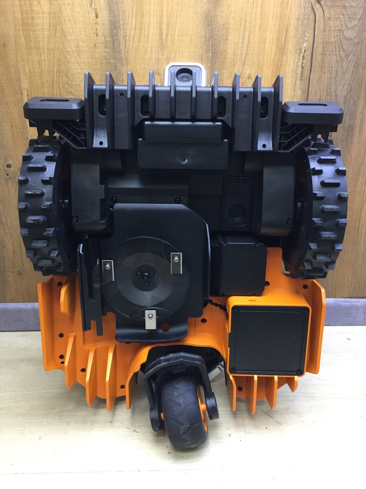 WORX Landroid Vision M600 robotic lawnmower WR206E.1 for gardens up to 600m², I33150