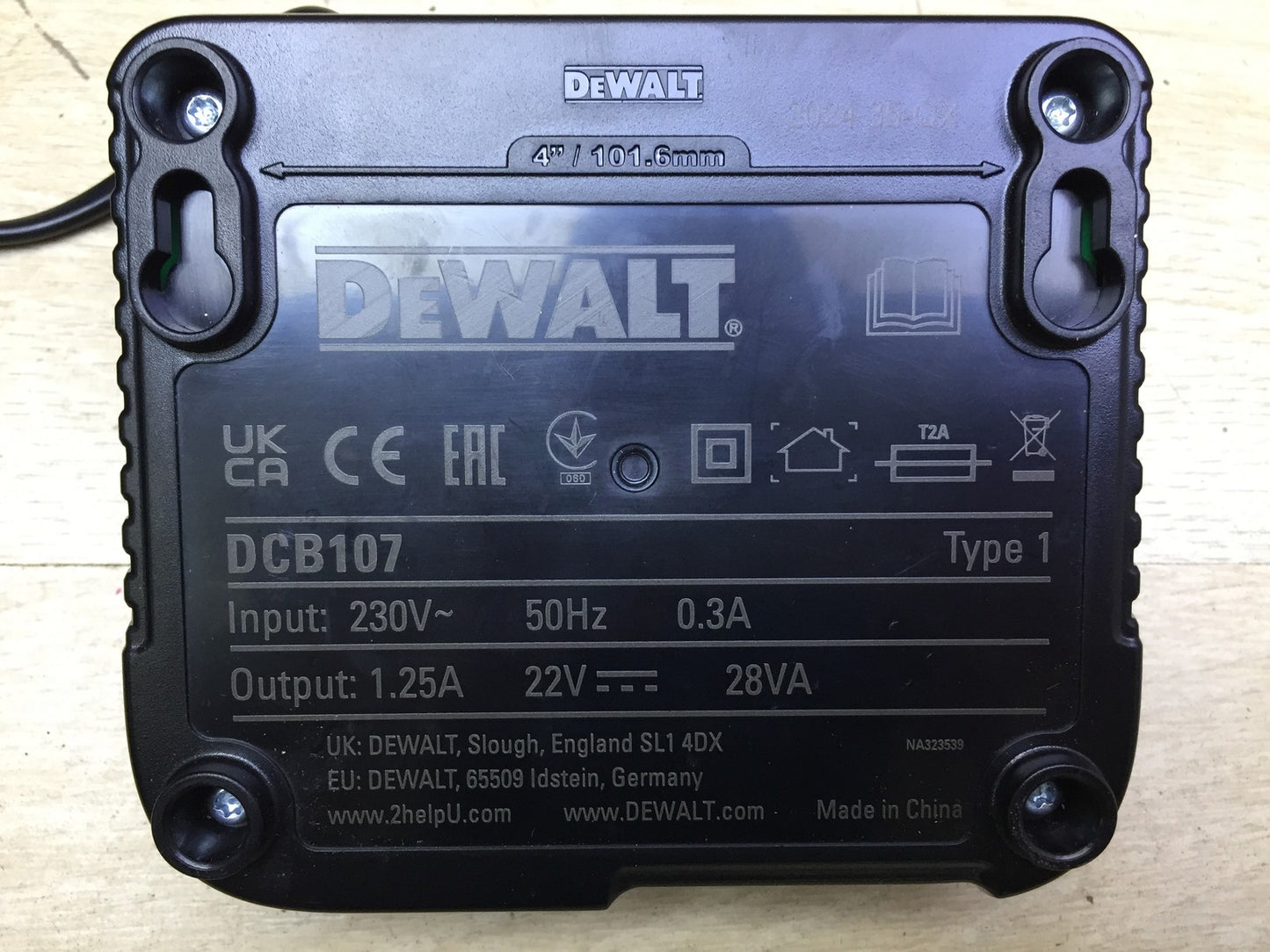 Dewalt cross line laser DCE089G without battery 2.0 Ah, I33106