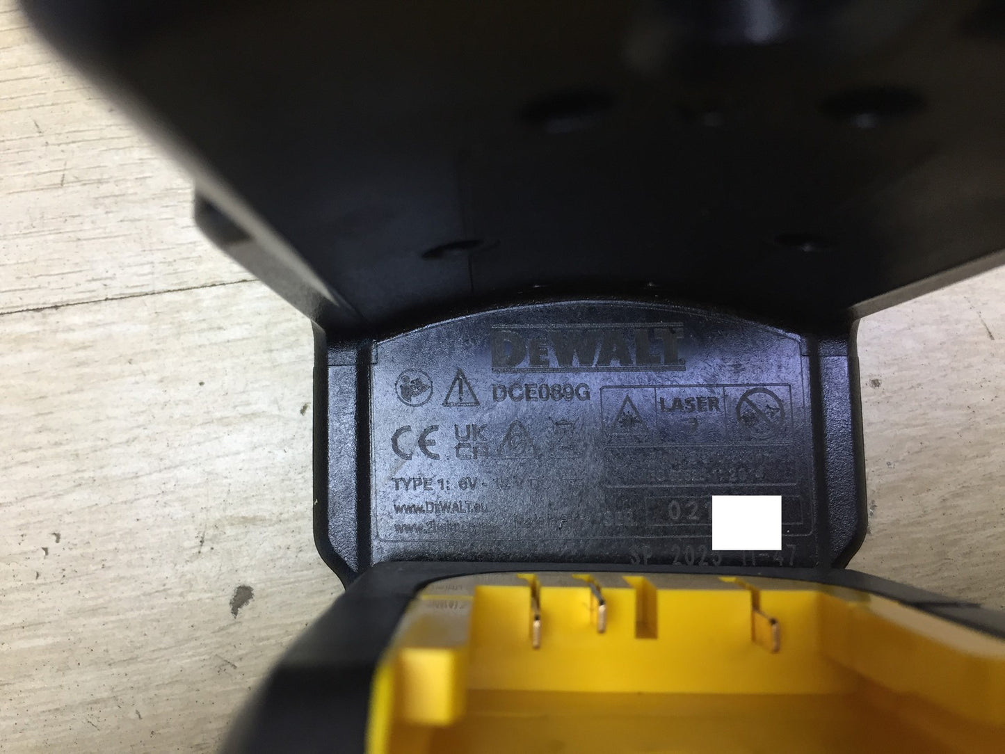 Dewalt Kreuzlinienlaser DCE089G ohne Akku, mit Ladegerät, I33955
