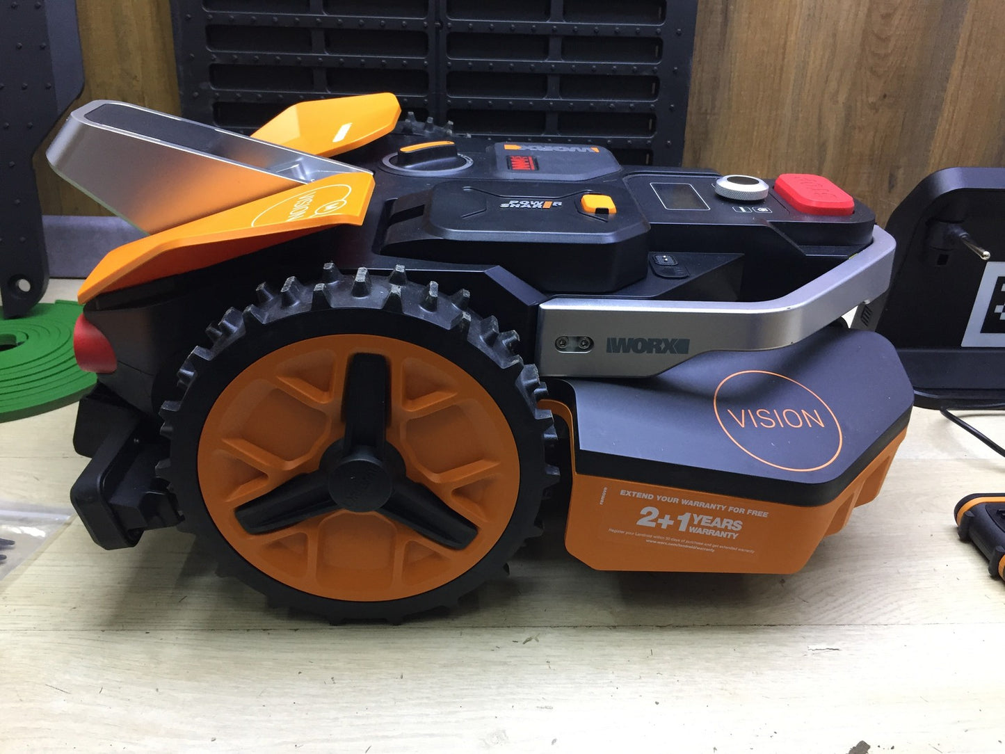 WORX Landroid Vision M550 Mähroboter WR205E für Gärten bis 550m², I33326