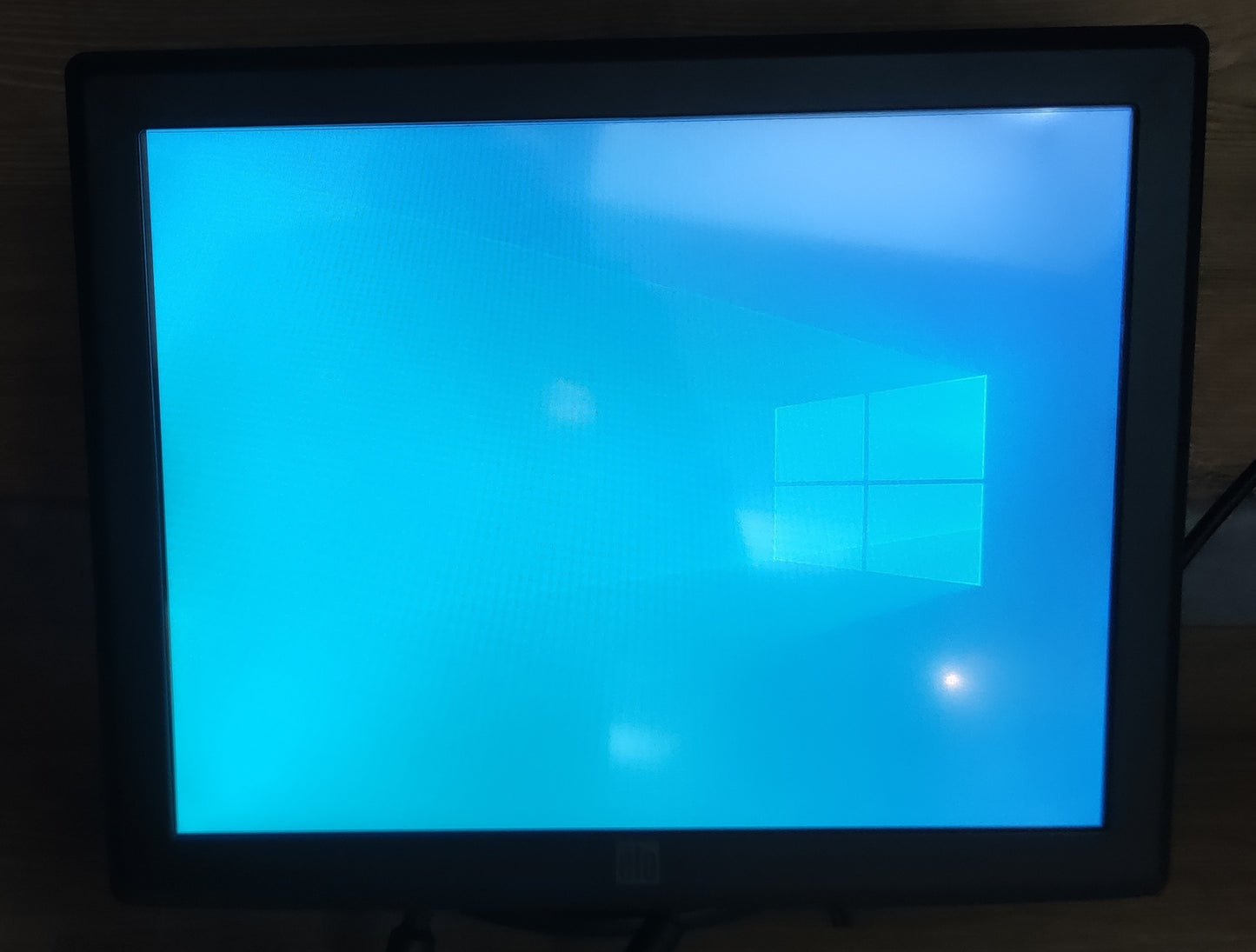 Elo 1515L Touch Monitor 15" XGA 1024x768 resistive VGA USB serial (E344320)