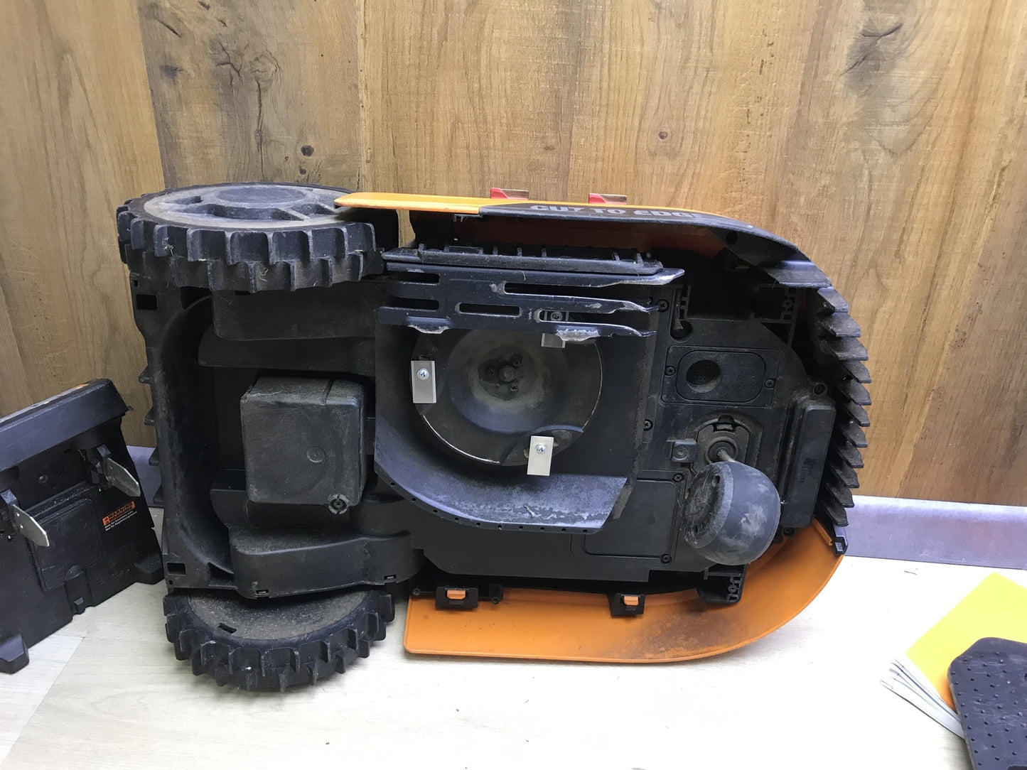 WORX Landroid M500 PLUS WR165E Robotic Lawnmower for up to 500 sqm with Wi-Fi, Bluetooth, I28961