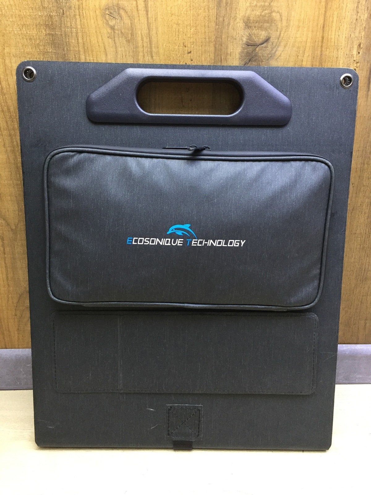 Ecosonique UT-100 solar panel with removable power hub, 100W, I33226