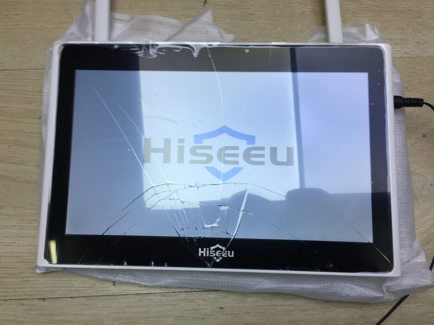 Hiseeu A017-V2.0 surveillance set with 4 cameras and monitor, I31402
