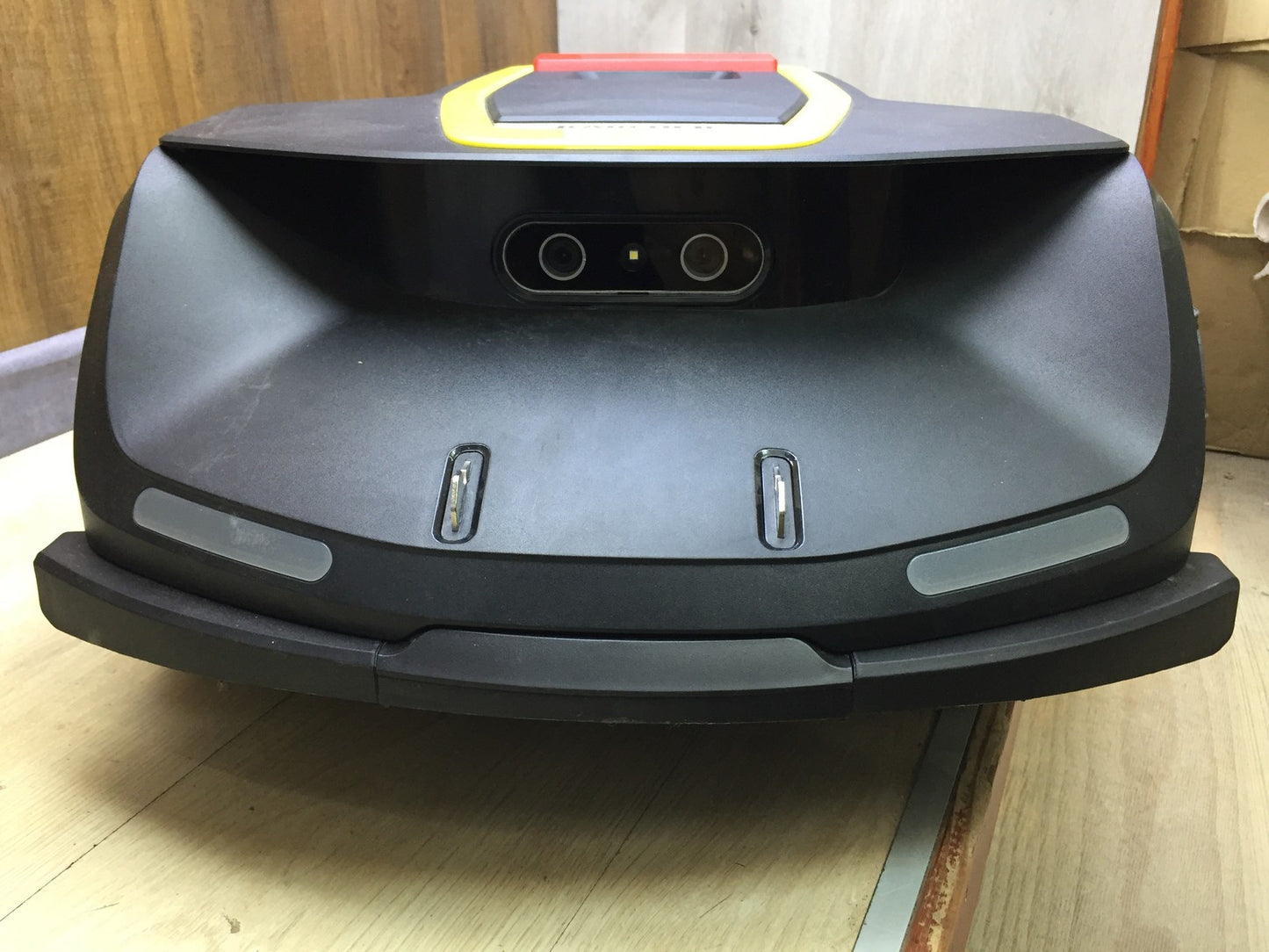 Kärcher RCX 6 robotic lawnmower Performance up to 3,000 m² All-wheel drive GPS RTK camera