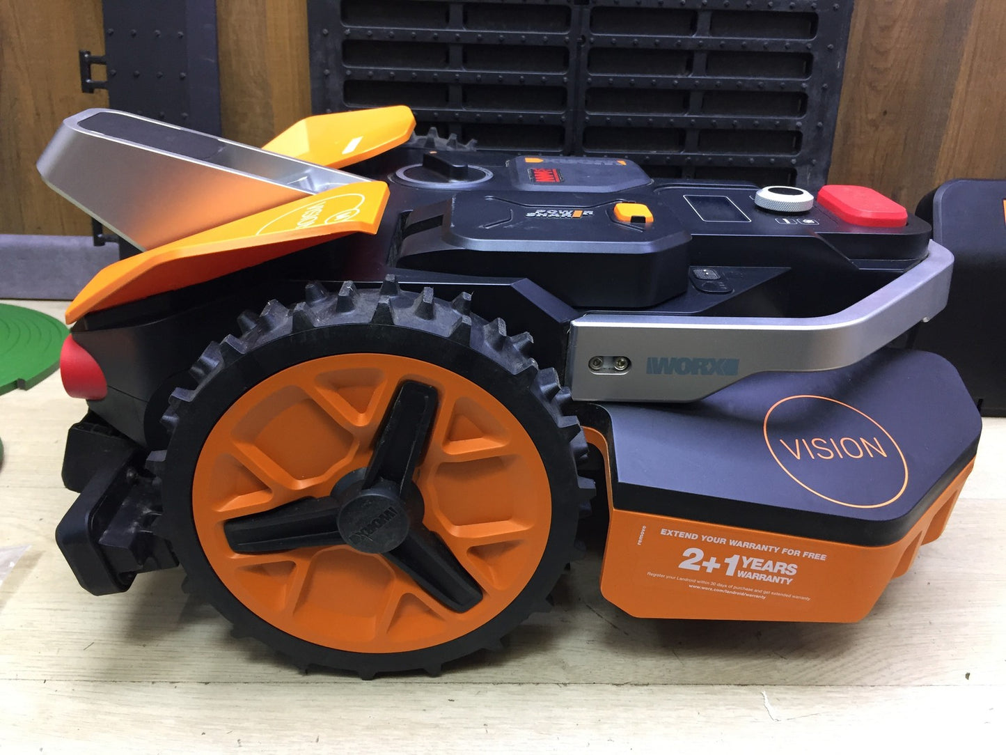 WORX Landroid Vision M800 robotic lawnmower WR208E.1 for gardens up to 800m², I33309
