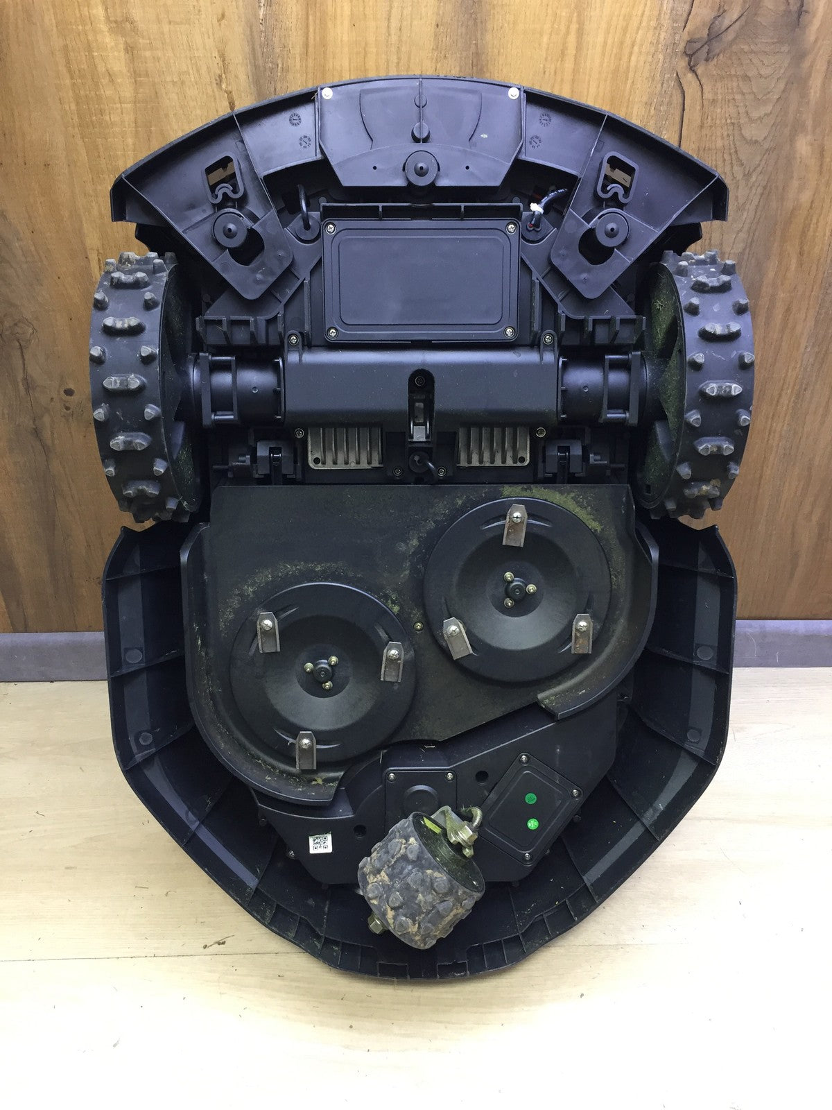 Kärcher RCX 6 robotic lawnmower Performance up to 3,000 m² All-wheel drive GPS RTK camera