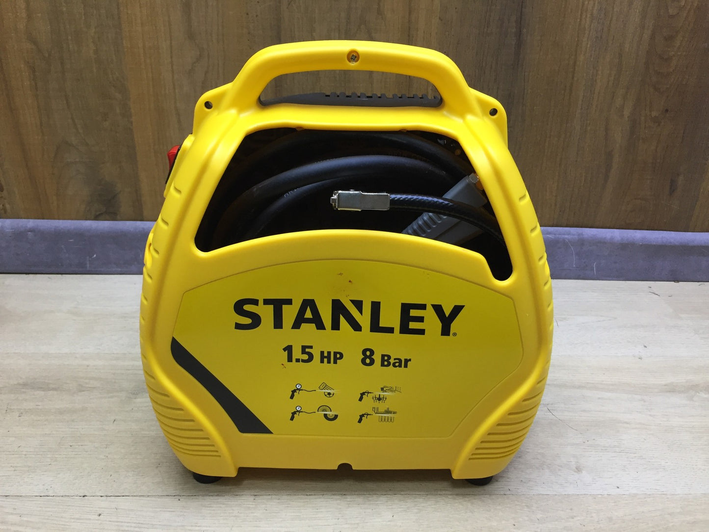 Stanley AirKit Kompressor 1100W 230V inkl. Reifenfüller und Pistole, I33740