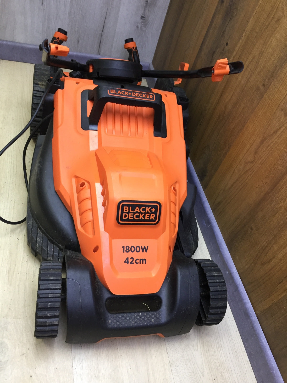 Black&Decker BEMW481ES Electric Lawn Mower 1800W Working Width 42cm, I32319