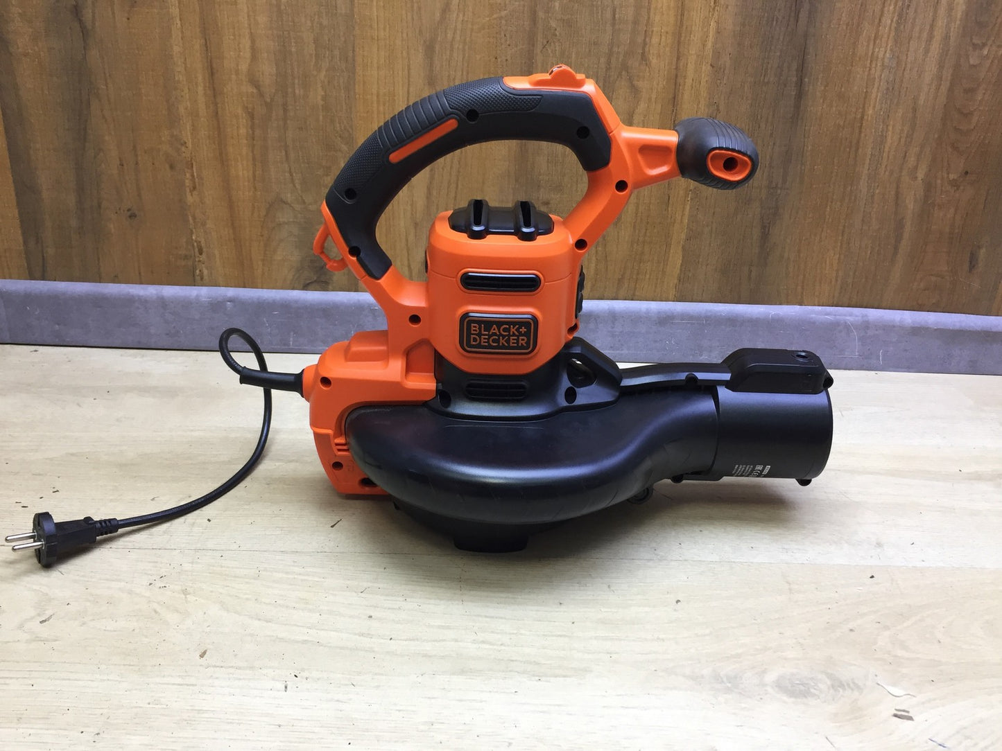 Black&Decker BEBLV300 Electric Leaf Vacuum/Blower 3.0kW 72l, I33015