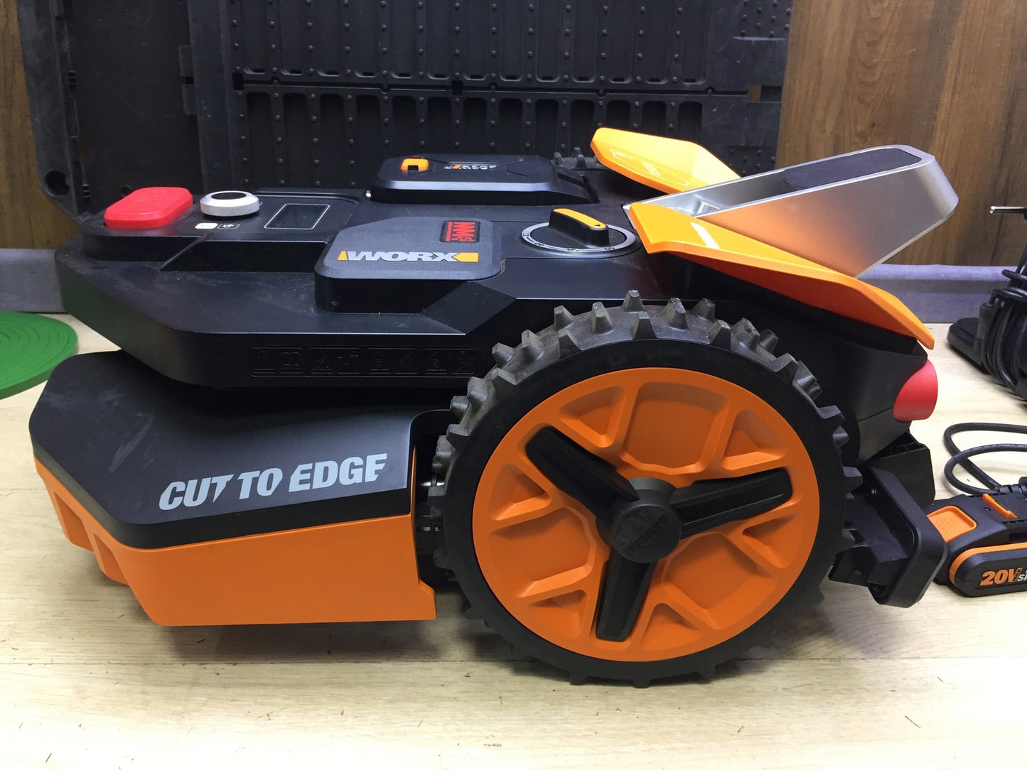 WORX Landroid Vision M600 Mähroboter WR206E.1 für Gärten bis 600m², I33574