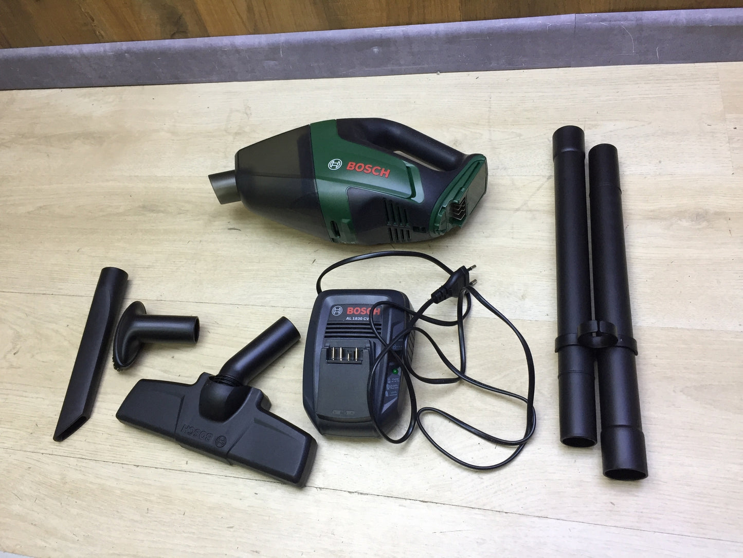Bosch cordless vacuum cleaner UniversalVac 18, without battery, with charger, 18 V, I31929