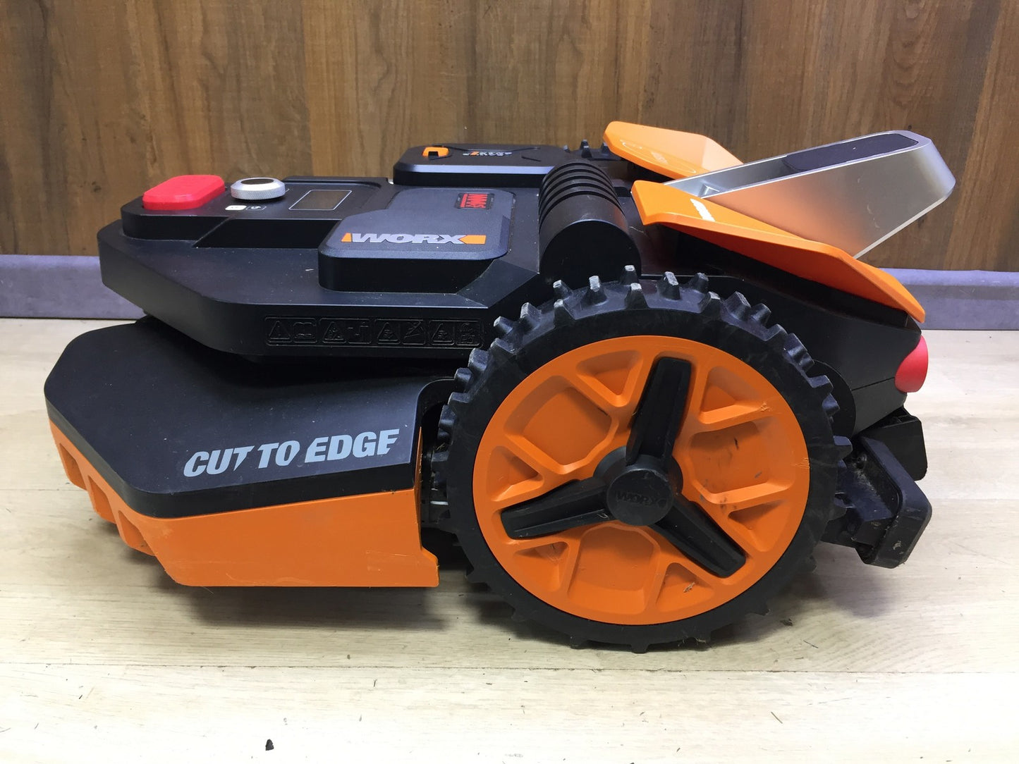WORX Landroid Vision L1600 robotic lawnmower WR216E.1, for gardens up to 1600m², I33186