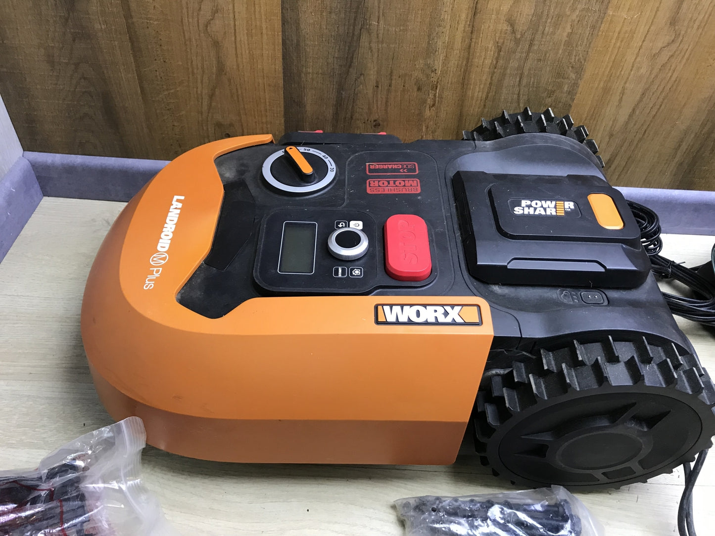 WORX Landroid M500 PLUS WR165E Robotic Lawnmower for up to 500 sqm with Wi-Fi, Bluetooth, I30367