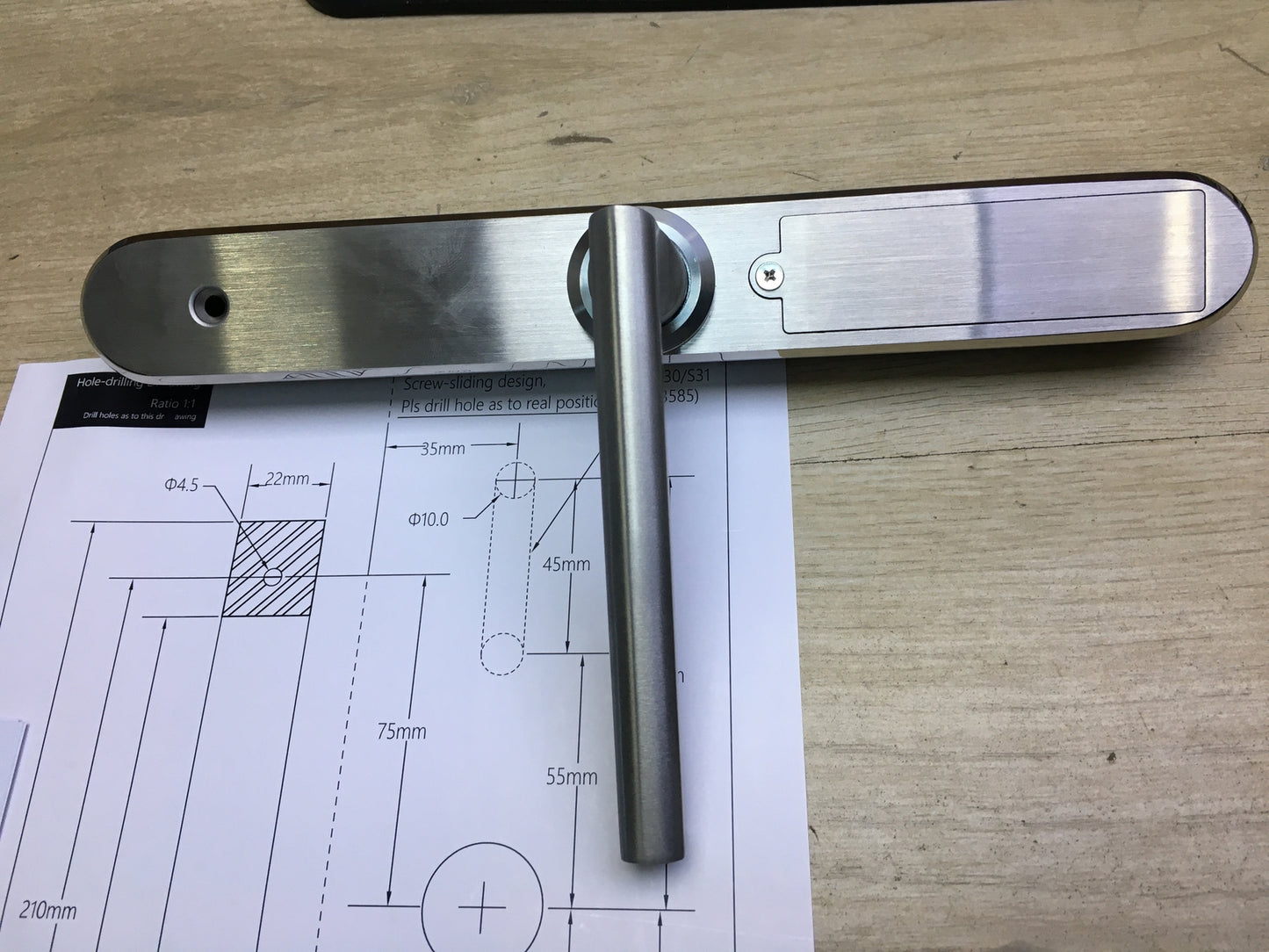 Ruveno Smartes Türschloss mit Griff, Schlank Fingerabdrucks Türschloss, I31400