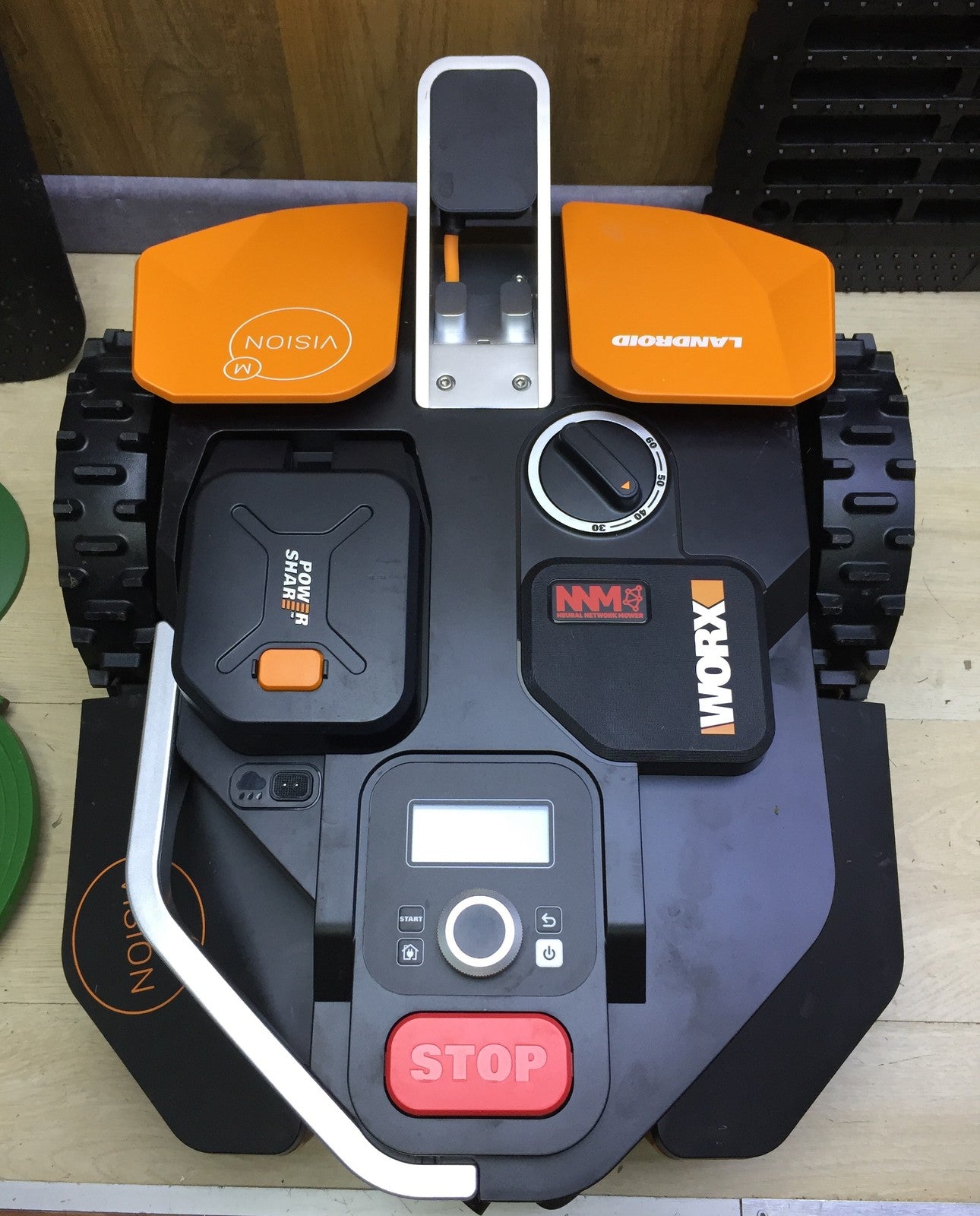 WORX Landroid Vision M800 robotic lawnmower WR208E.1 for gardens up to 800m², I33358