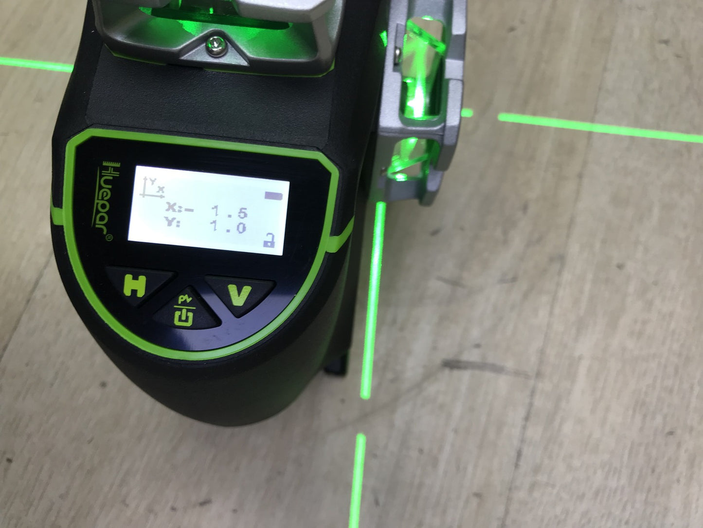 Huepar S04CG 4D Green Laser Level with LCD Screen 4 x 360°, I33068