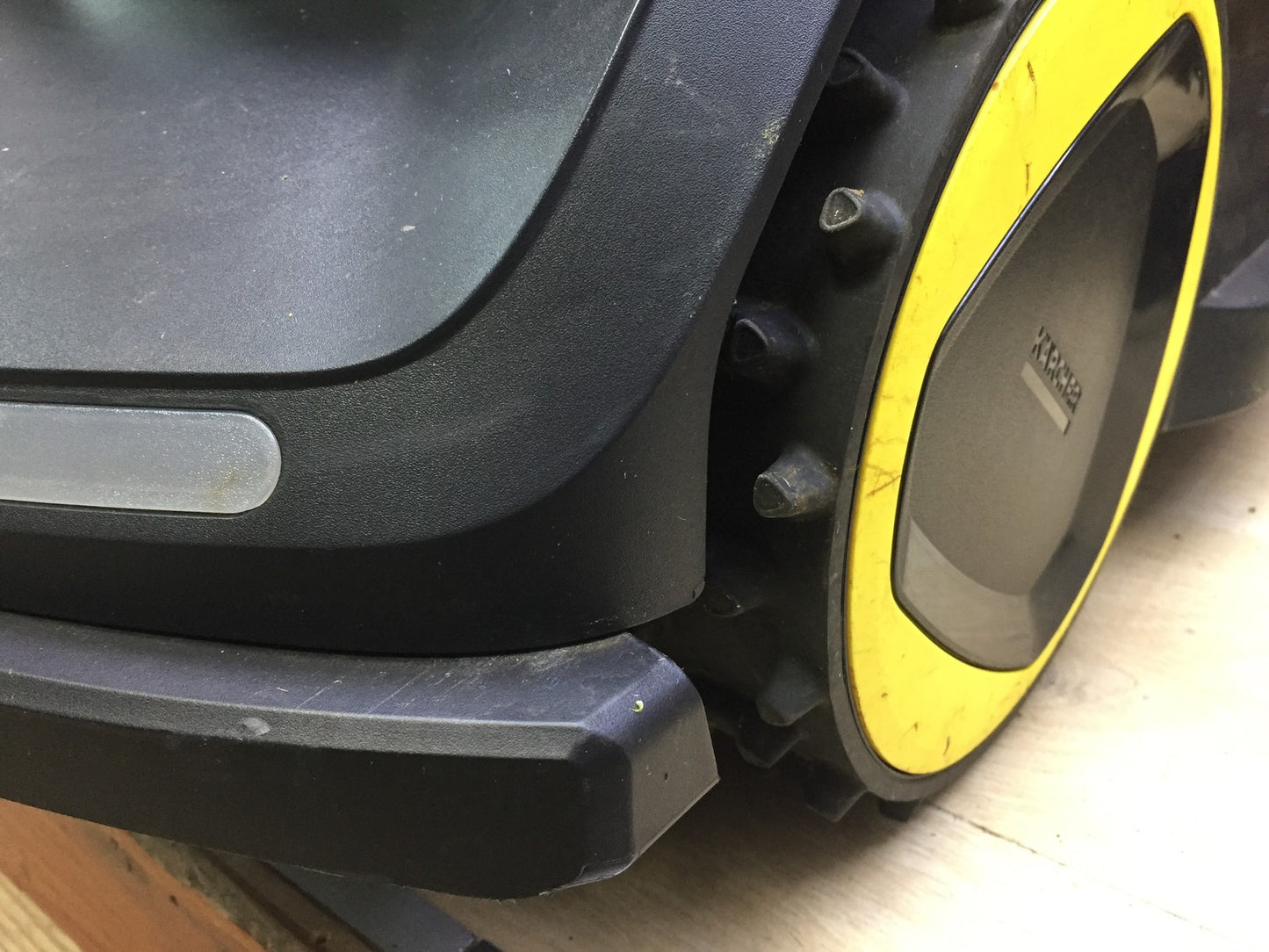 Kärcher RCX 6 robotic lawnmower, performance up to 3,000 m², all-wheel drive, GPS RTK I33408