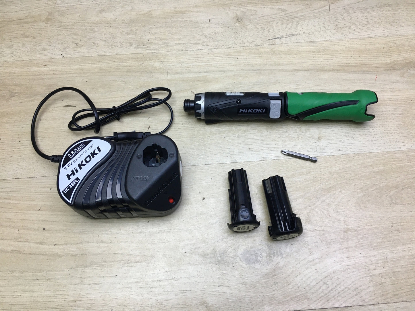 Hitachi DB 3DL2 cordless angle screwdriver, with 2x batteries and charger, I31277