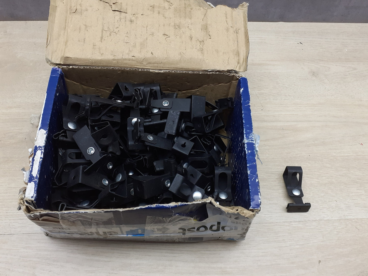 100 St. Index SUVA0602 horizontale Clips Gewindestange M6 1.5-4 mm I16649