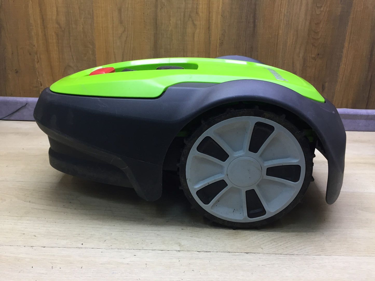 Greenworks Optimow S Mähroboter (2516807), für Rasenflächen bis 300 m2, I34178