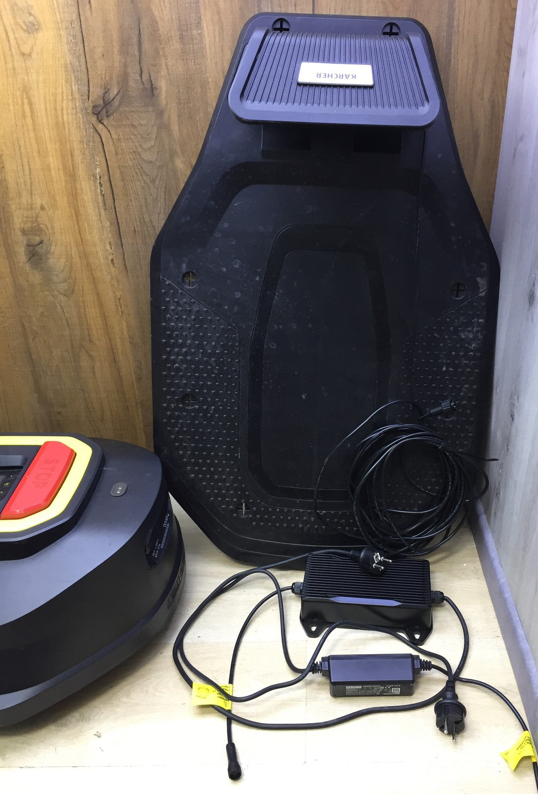 Kärcher RCX 6 robotic lawnmower Performance up to 3,000 m² All-wheel drive GPS RTK camera
