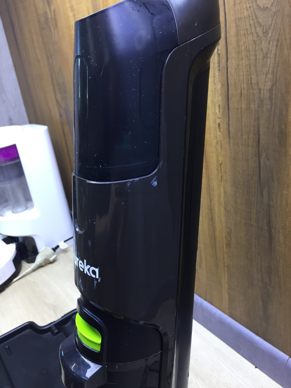 EUREKA NEW400 Cordless Wet/Dry Vacuum Cleaner, I29324