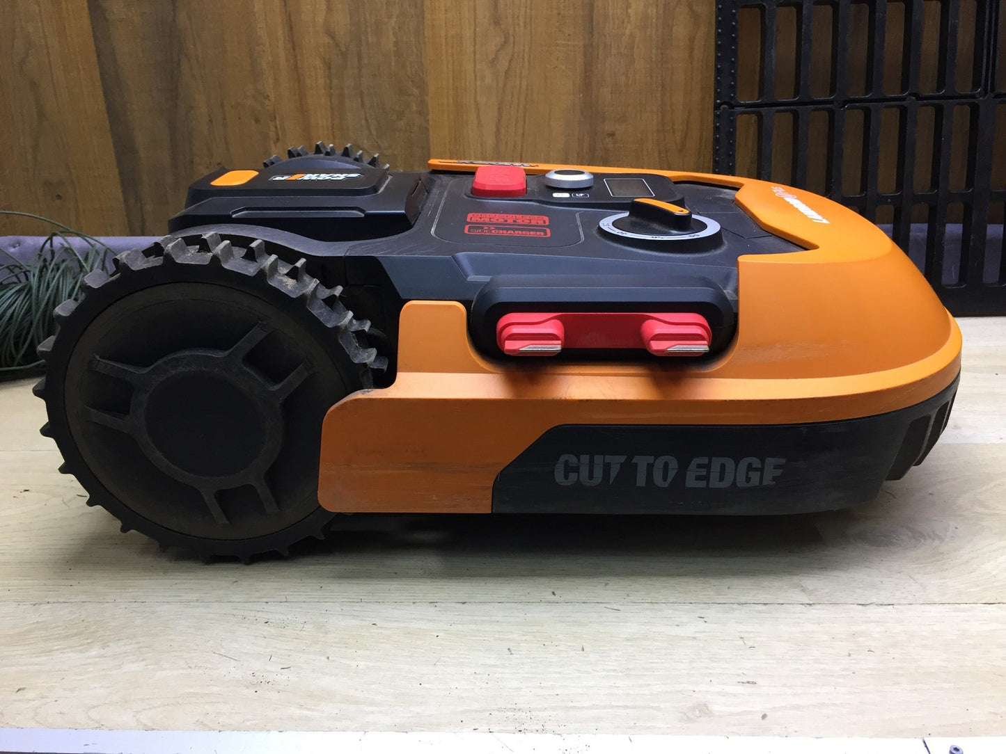 WORX Landroid M500 PLUS WR165E Robotic Lawnmower for up to 500 sqm with Wi-Fi, Bluetooth, I33544