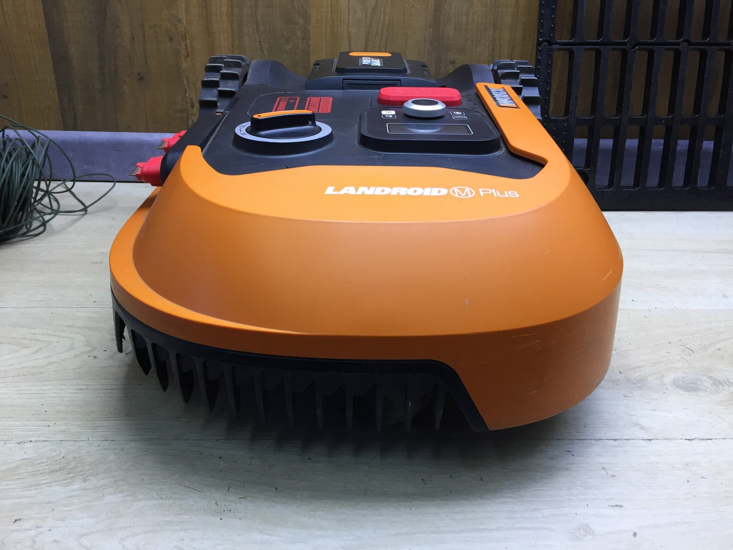 WORX Landroid M500 PLUS WR165E Robotic Lawnmower for up to 500 sqm with Wi-Fi, Bluetooth, I33544