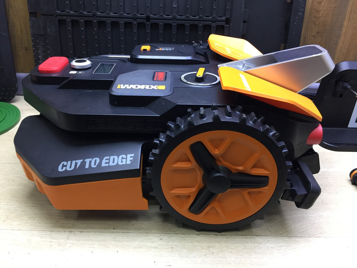 WORX Landroid Vision M600 Mähroboter WR206E, für Gärten bis 600qm, I33570