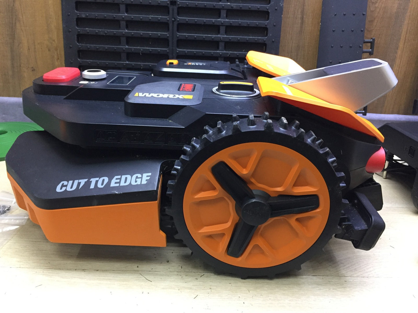 WORX Landroid Vision M800 robotic lawnmower WR208E.1 for gardens up to 800m², I33367
