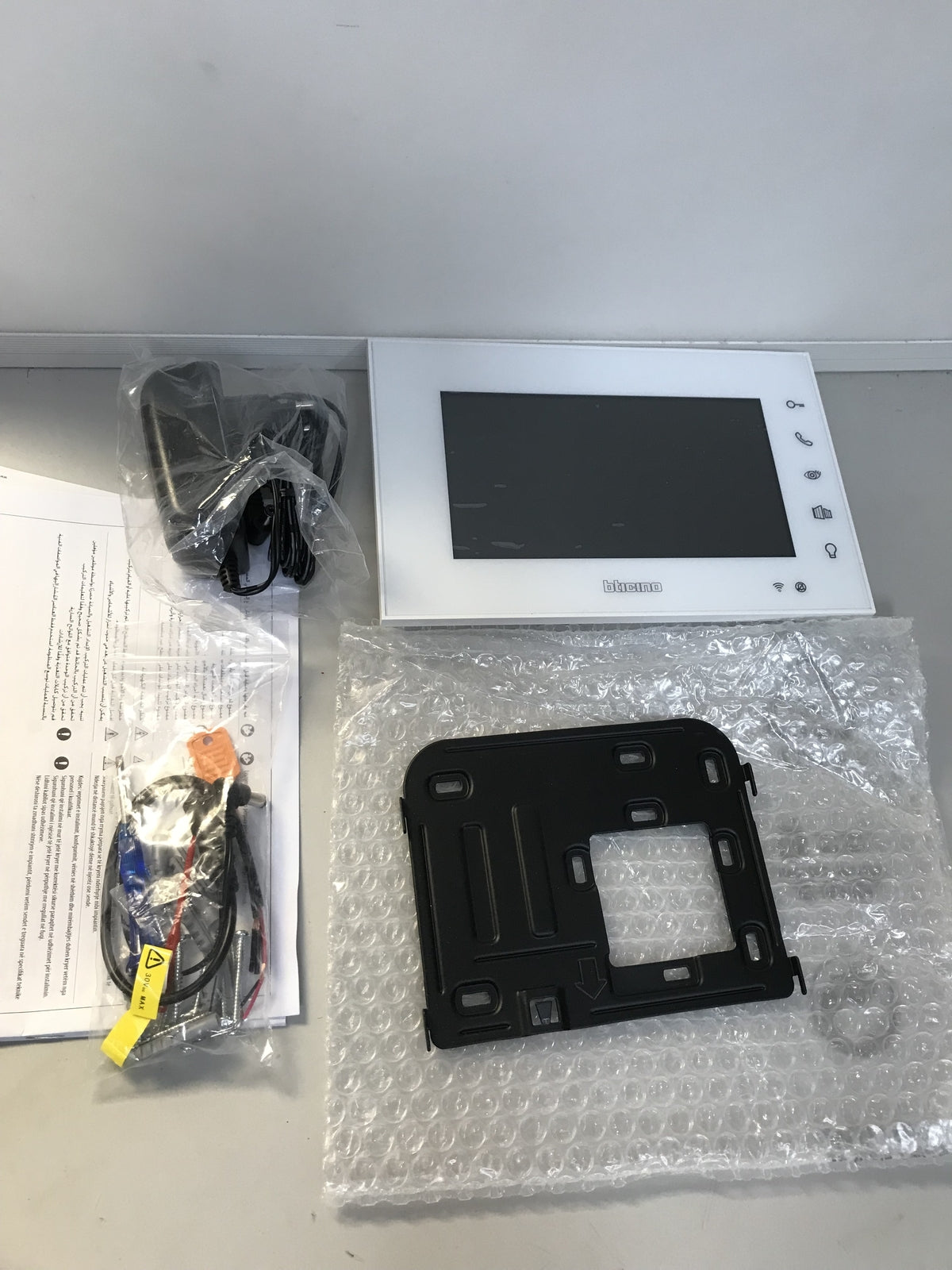 Bticino 335253 additional indoor unit, 7-inch display, I32187