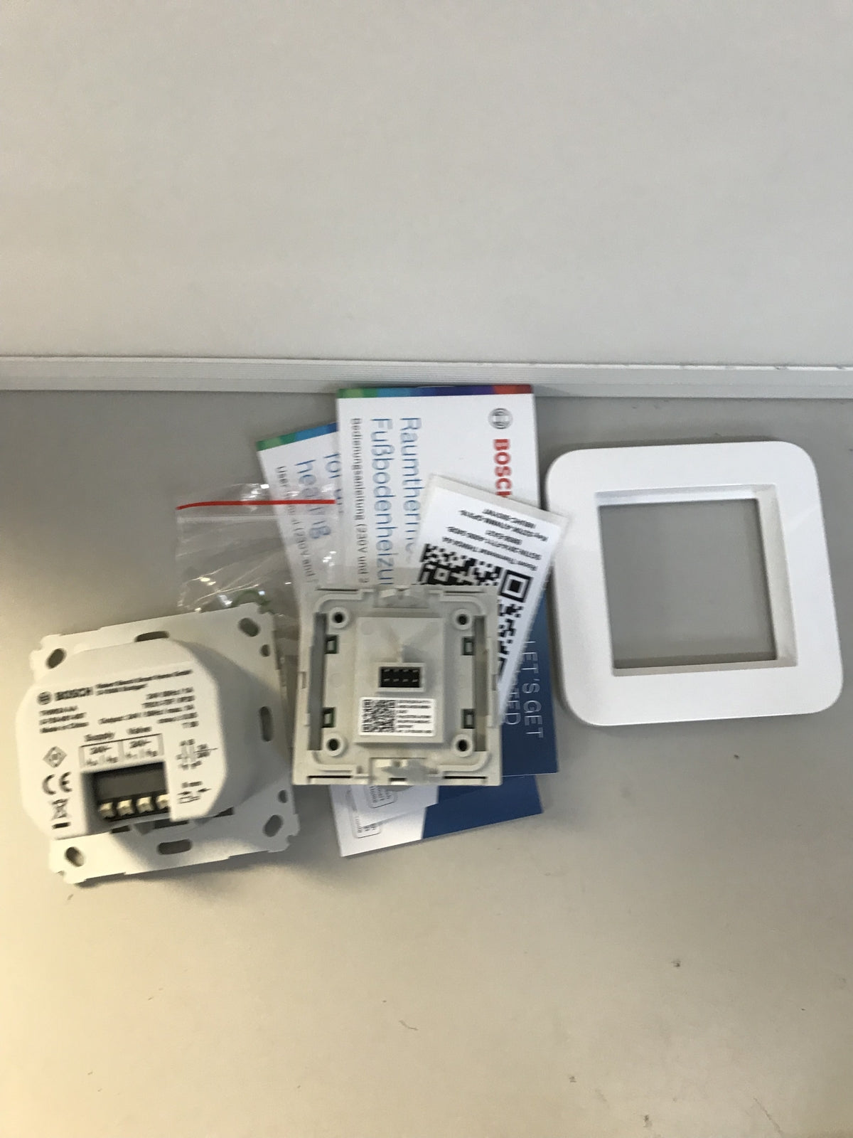 Bosch Smart Home Room Thermostat (8750001409), 24V, white, I32768