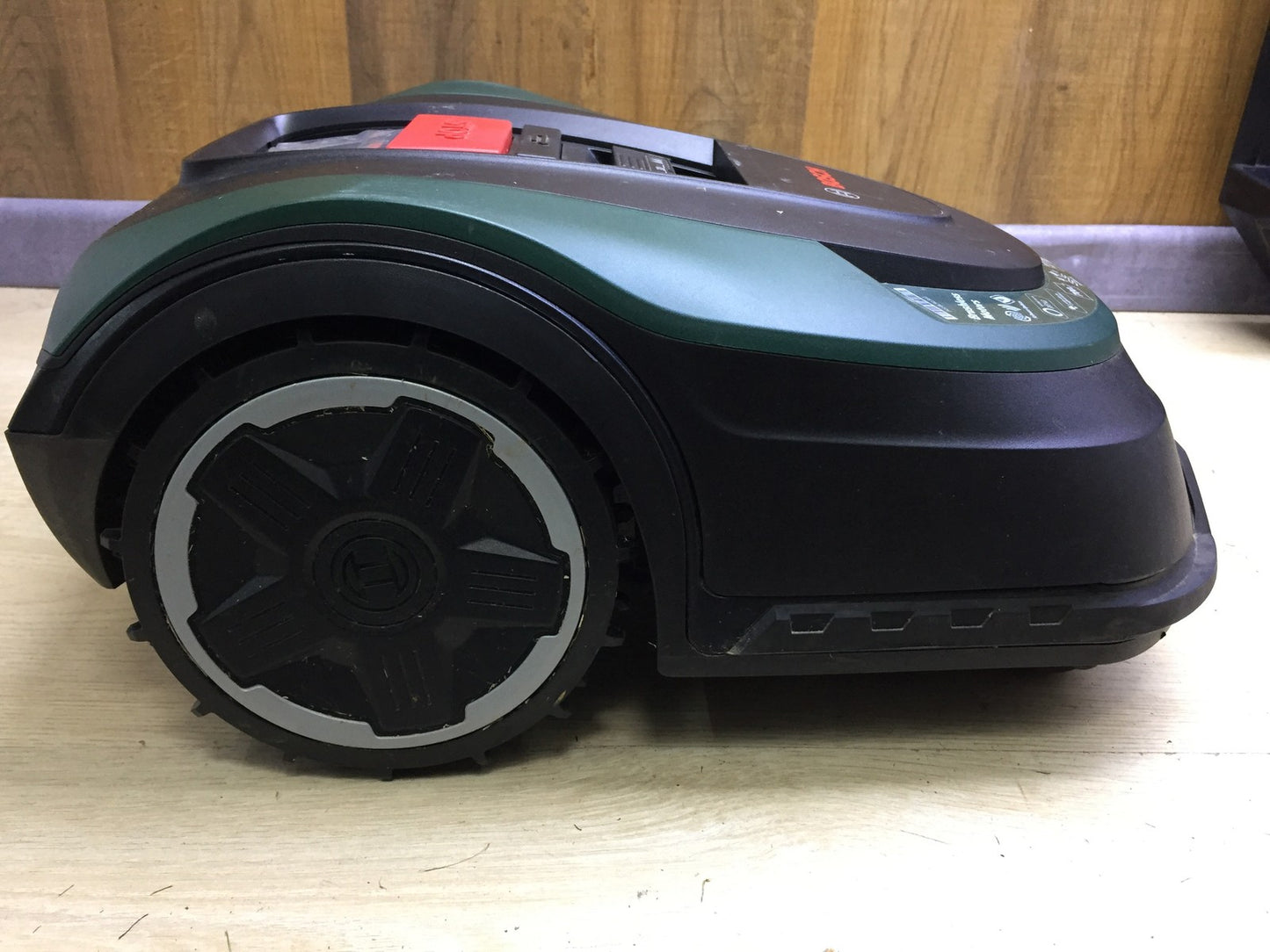 Bosch Indego M+ 700 robotic lawnmower, with app function, I33200
