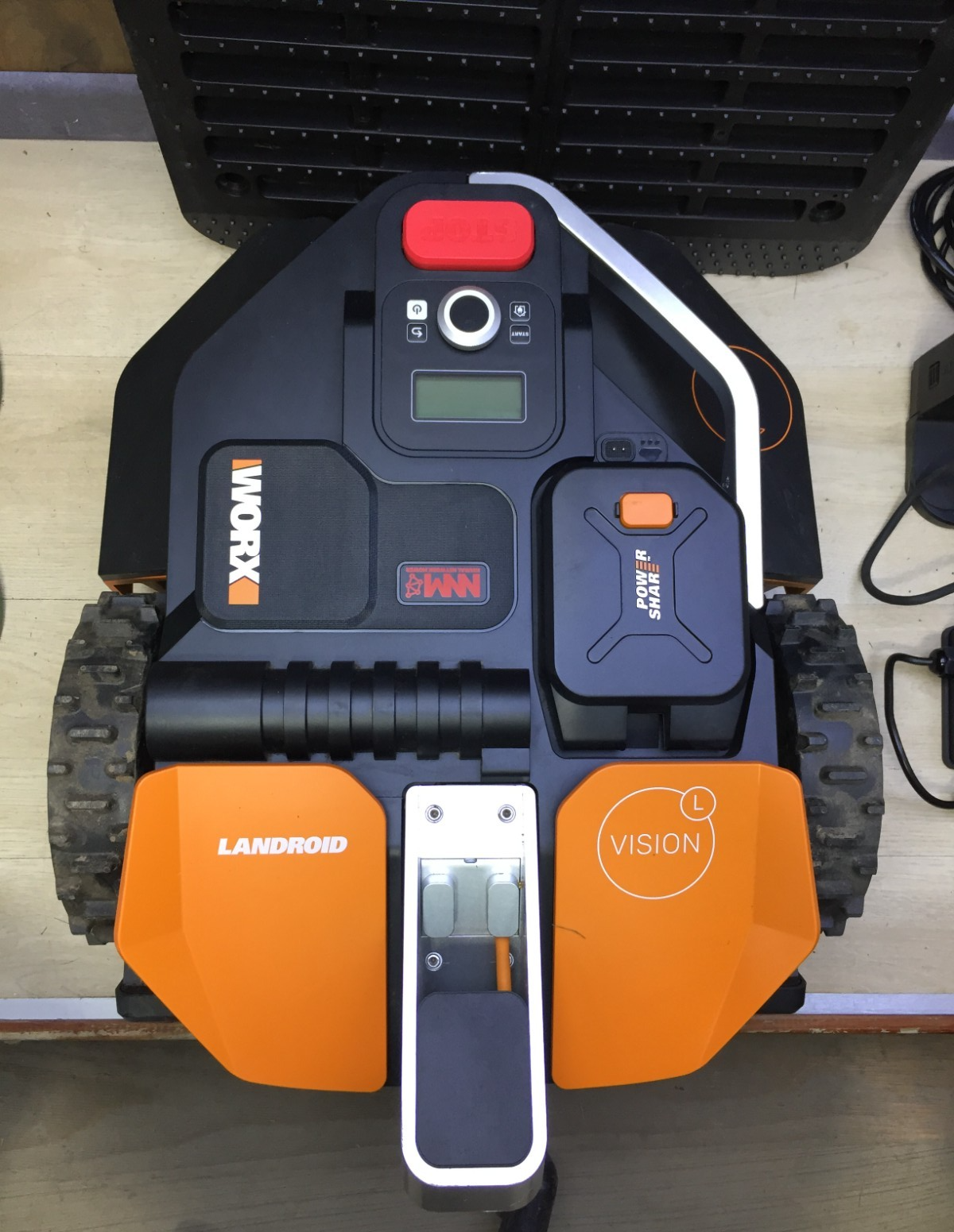 WORX Landroid Vision L1600 Mähroboter WR216E.1 für Gärten bis 1600m² WLAN App