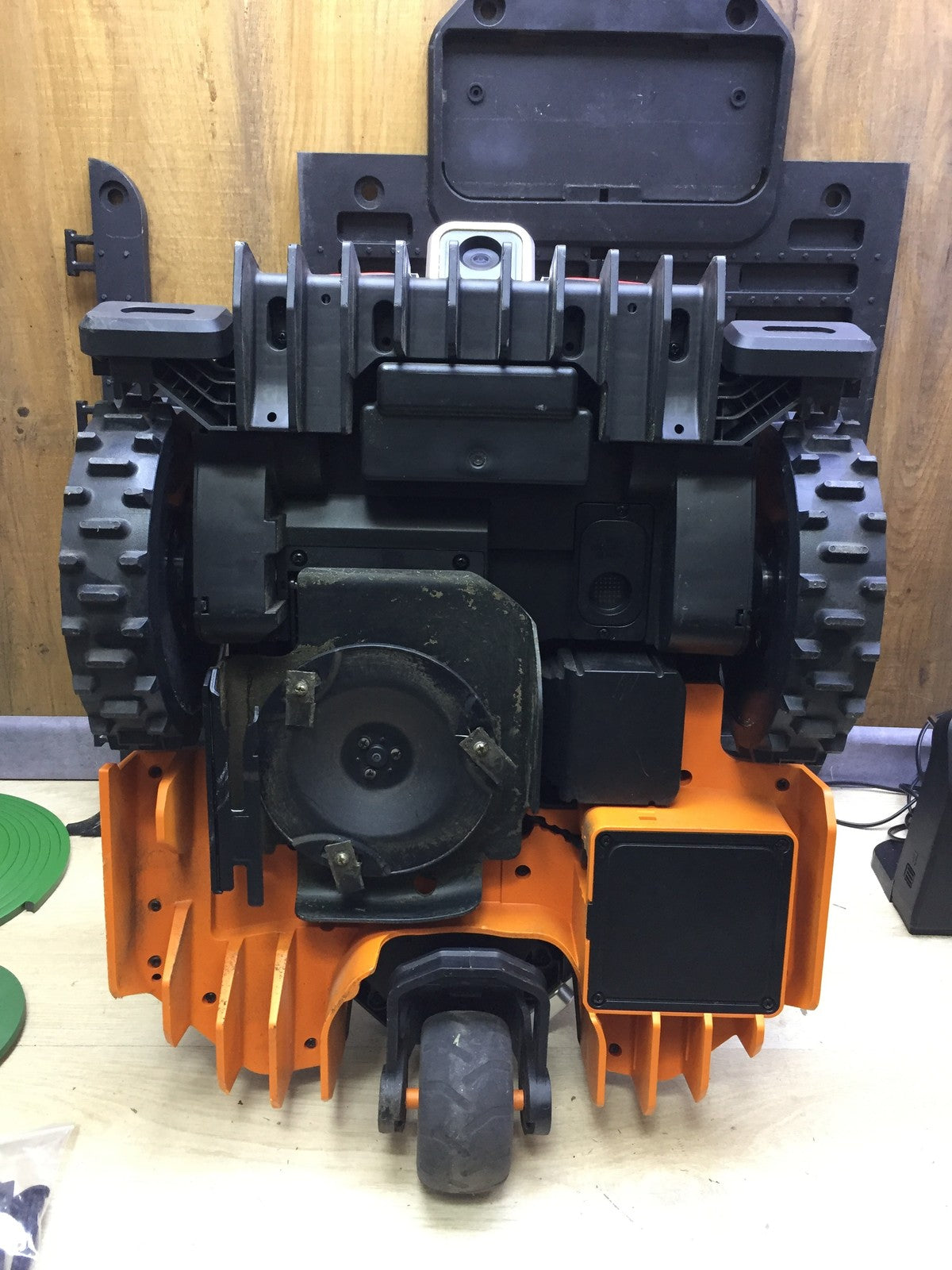 WORX Landroid Vision M800 robotic lawnmower WR208E.1 for gardens up to 800m², I33309