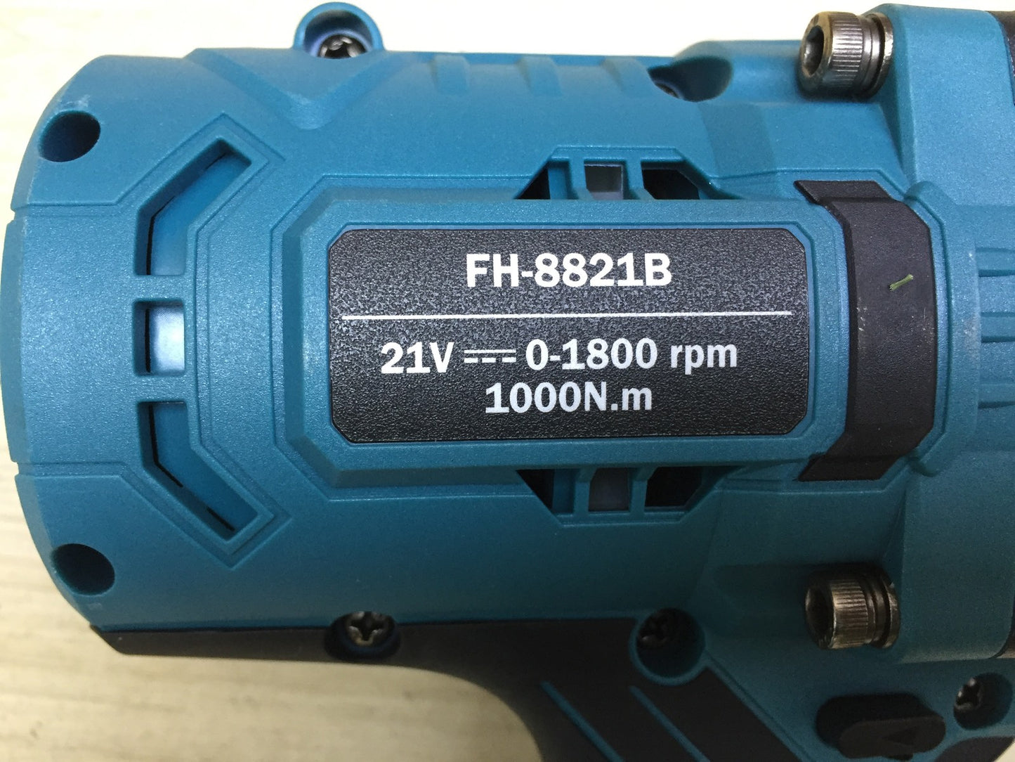 Aokia FH-8821B cordless impact wrench, including 2x 21V 4.0Ah batteries and charger, I33247